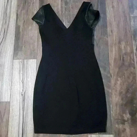 Bailey 44 began leather v neck dress - Picture 6 of 6